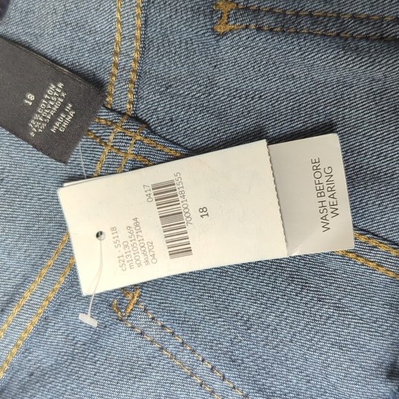 NWT Lane Bryant dark wash denim shorts - Picture 4 of 4